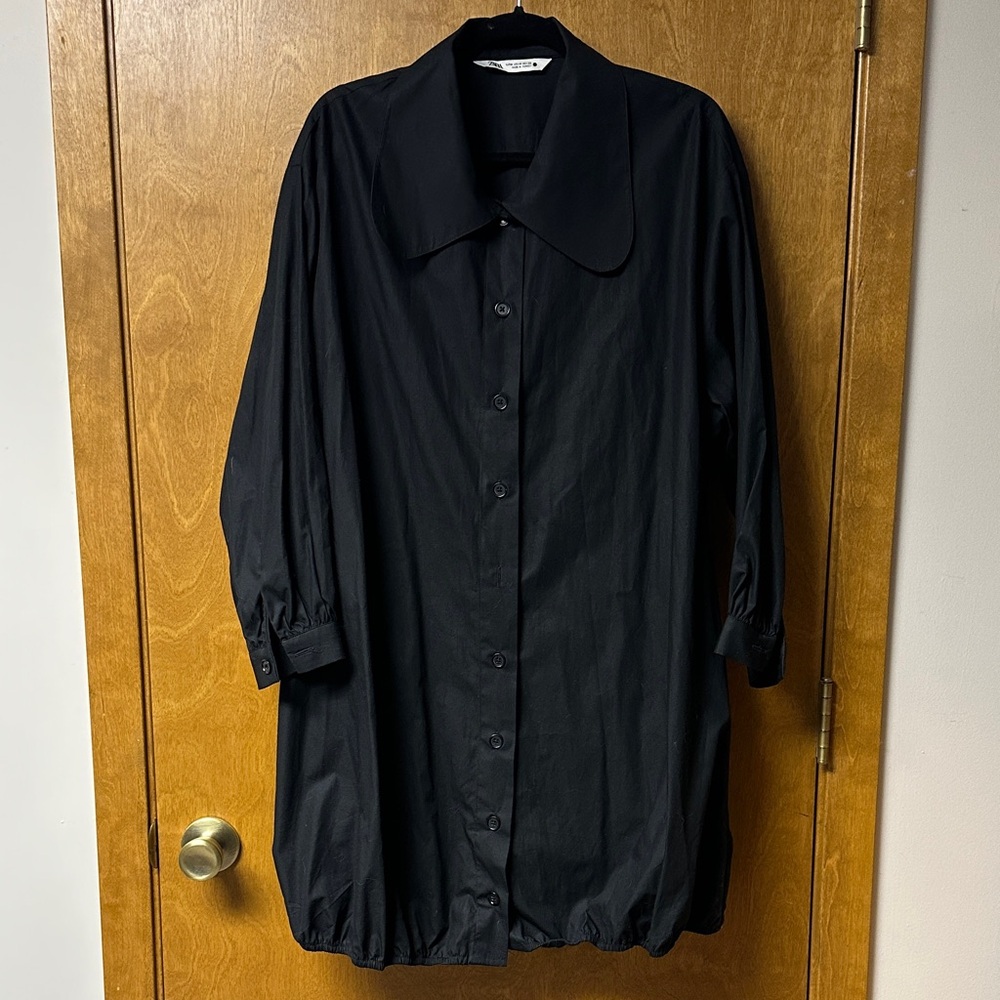 ZARA. Black oversized button down bubble top with large collar.  Size M